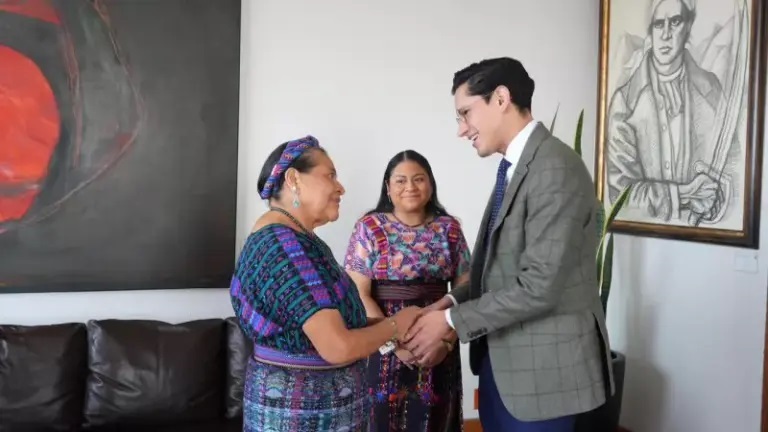 México nombra a Rigoberta Menchú como asesora clave en política exterior