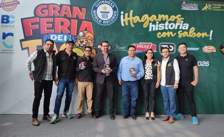 Buscan Romper Récord Con Figura de Tacos Inspirada En El Reloj Monumental
