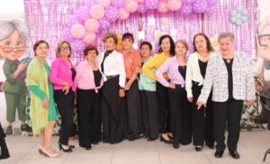 Celebran a madres adultas mayores en CGIs y Casas de Día