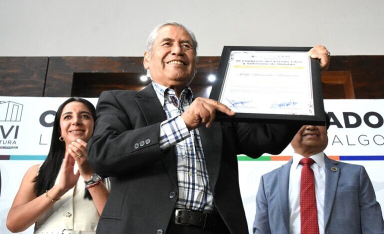Congreso de Hidalgo entregó la distinción “La Mina del Tiempo” al Músico Adelfo Hernández.