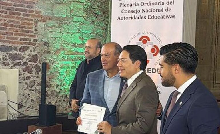 Hidalgo participa en reunión nacional de autoridades educativas