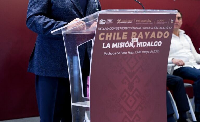 Julio Menchaca y el IMPI protegen producción del chile rayado de La Misión