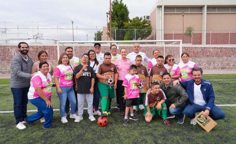 En San Luis Potosí, presidenta Sheinbaum convive con jugadoras y jugadores del Mundial Social