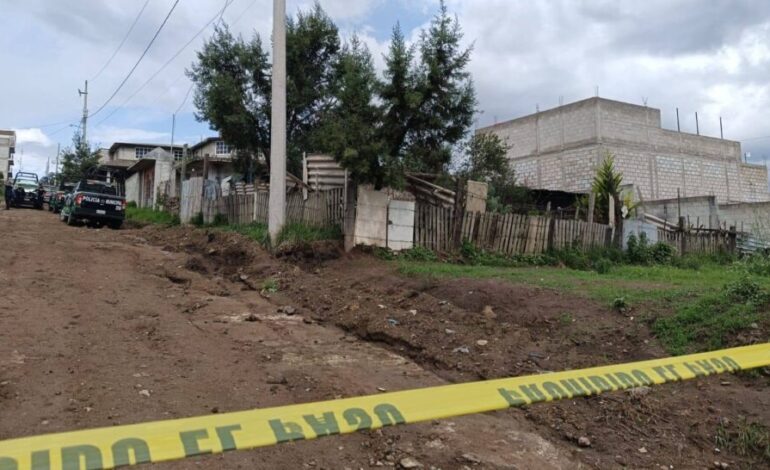 Hallan fosa clandestina en Tulancingo; extraen siete cuerpos