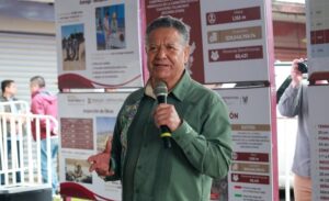 Julio Menchaca verifica avance de la carretera Cuautepec-Tulancingo
