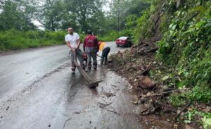 Tras lluvias, reabre gobierno de Hidalgo 18 caminos, para restablecer comunicación de 58 localidades