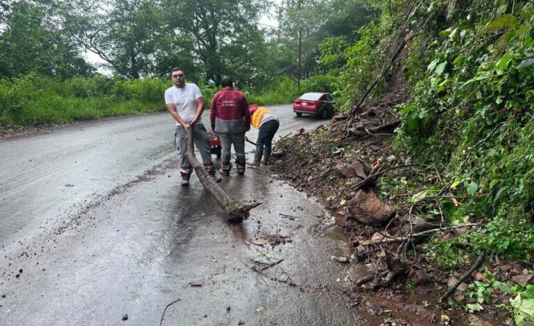 Tras lluvias, reabre gobierno de Hidalgo 18 caminos, para restablecer comunicación de 58 localidades