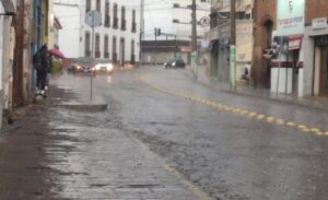 Inundaciones, Anegamientos y Caos Vial en Pachuca por la Tormenta que cayo este Sabado