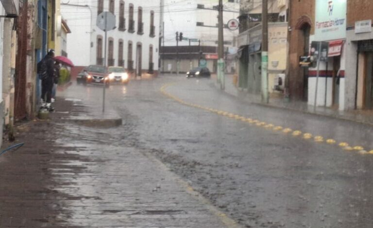 Inundaciones, Anegamientos y Caos Vial en Pachuca por la Tormenta que cayo este Sabado