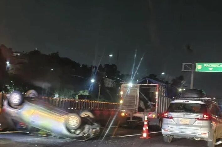 Volcó Auto en la México-Pachuca Hay Dos Lesionados