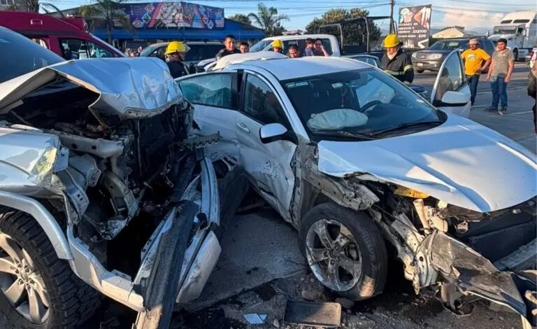 Choque en el Bulevar Las Torres, Dejó Como Saldo Dos Mujeres Lesionadas y Cuantiosos Daños Materiales