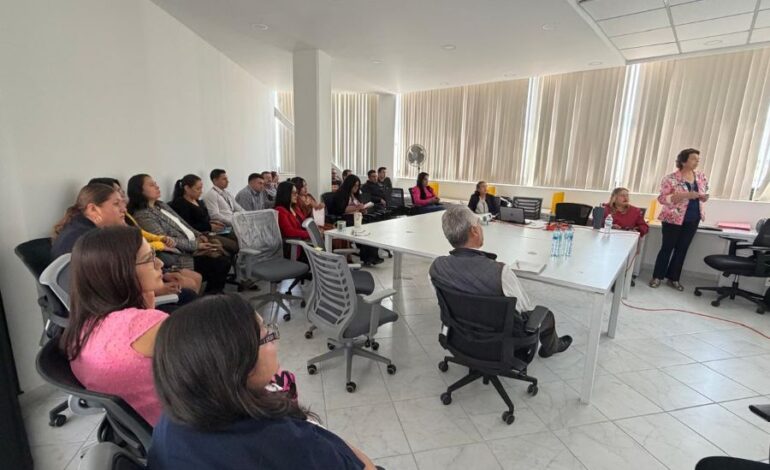 Colegio de Contadoras Hidalguenses imparte capacitación sobre declaración anual y deducciones fiscales