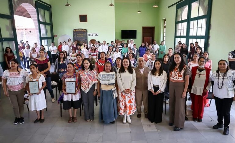 Hidalgo y Tlaxcala Celebran Con Foro el Día Mundial del Bordado