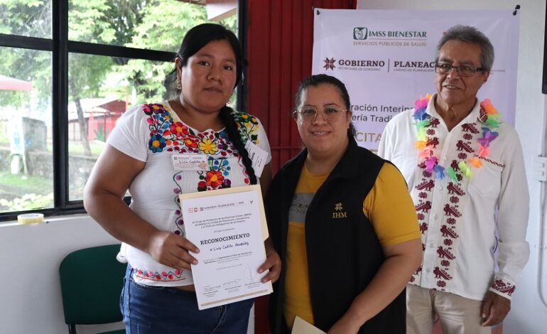Más de 60 parteras de la región huasteca compartieron sus experiencias y saberes.
