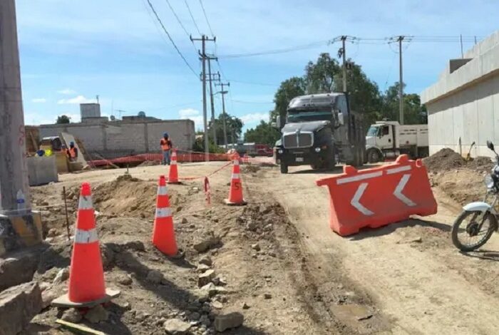 Vecinos de Palma Gorda y La Higa Bloquean obras del Tren AIFA-Pachuca Exigen Reparación de Caminos y Atención al Agua.