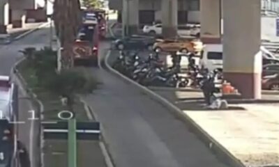 Auto Particular se Pasó la Luz Roja, se Estrelló con el Tuzobús a la Altura de Zona Plateada