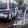 Muere un Hombre al Derrapar su Motocicleta   se Proyectó Contra una Combi Quedando debajo, Sobre La Calle Belisario Domínguez