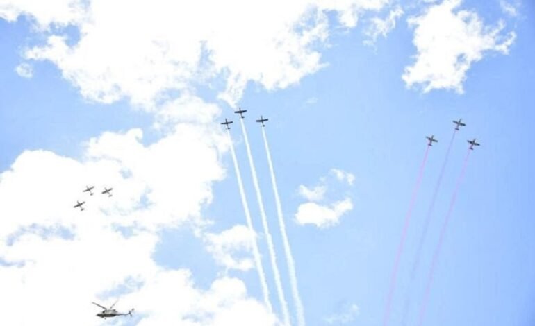 Secretario de la Defensa Nacional pasa revista al Agrupamiento Aéreo del Desfile del 16 de septiembre