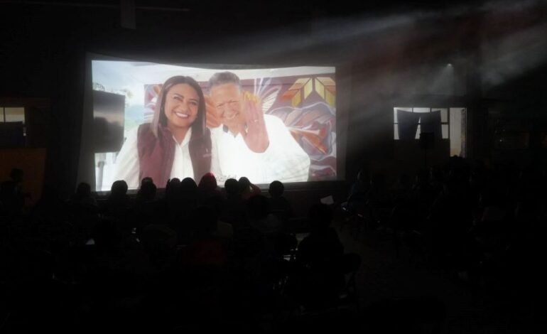 Acercan El Cine a Comunidad San Pablo, Acatlán