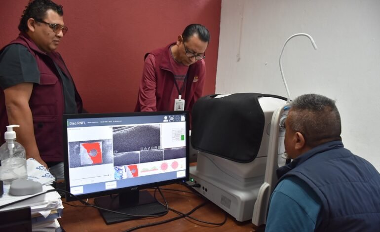 Adultos mayores en Hidalgo acceden a tecnología de alta precisión gratuita para cuidar su salud visual