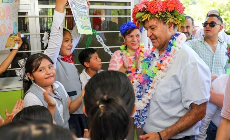 Beneficia SEPH con apoyos e infraestructura a estudiantes de San Felipe Orizatlán