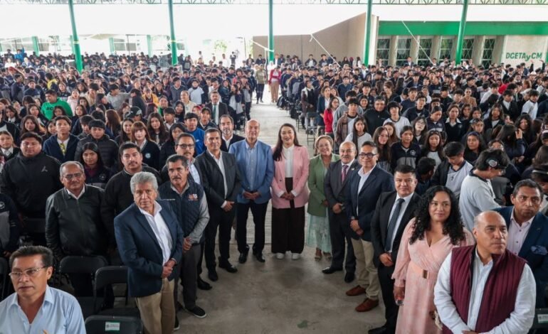 Encabeza Natividad Castrejón 50 aniversario del CBTA No. 67 en Ixmiquilpan