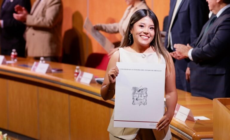 Entrega la UAEH Títulos Profesionales a 226 Egresados de Diversas Licenciaturas