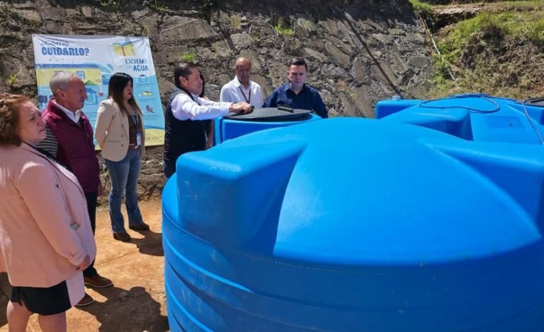 Estudiantes del CECyTEH crean sistema para aprovechar agua de lluvia en Omitlán