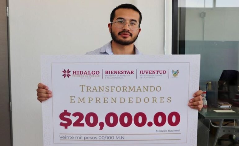 Jóvenes de Hidalgo reciben apoyos para impulsar sus proyectos y formación