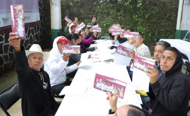 Entrega Sebiso Apoyos de Programas Sociales en la región Otomí-Tepehua
