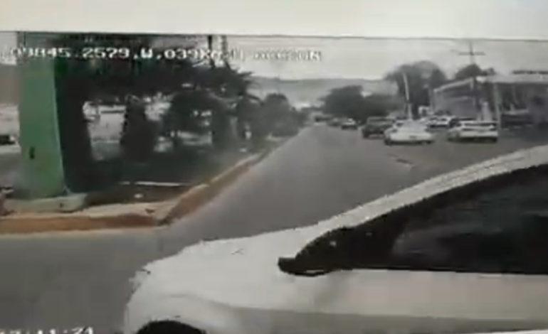 Percance en el que se vio involucrada una unidad del transporte metropolitano, sobre el bulevar Felipe Ángeles.