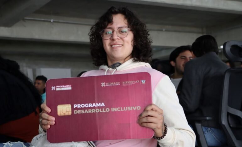 Sebiso entrega tarjetas de apoyo inclusivo en Hidalgo