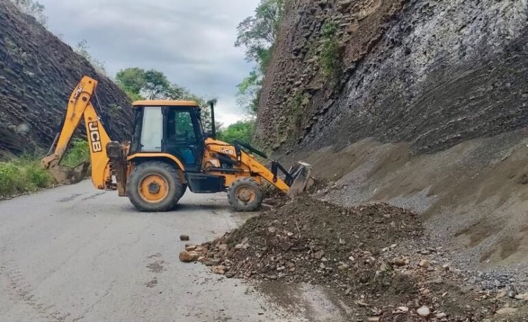 Acciones realizadas en las últimas horas para habilitar caminos y carreteras.