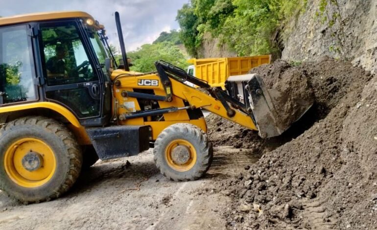 Atención Inmediata a Derrumbes Ocasionados Por Las Lluvias de Los Últimos Días Atreves de la SIPDUS en Diez Municipios